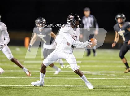 Thumbnail 2 in Kaufman vs. Liberty-Eylau (UIL 4A Division 1 Region 2 Regional Semis) photogallery.