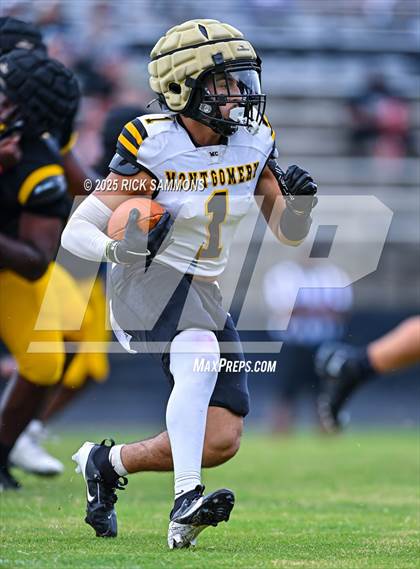 Thumbnail 3 in Montgomery Central vs Forest Hills (Scrimmage) photogallery.