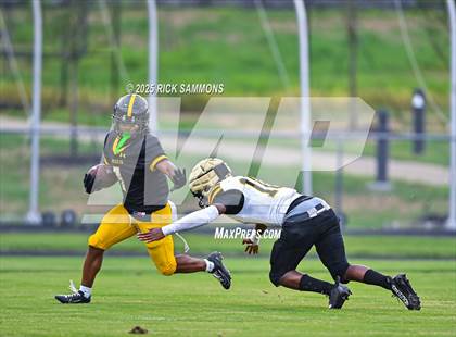 Thumbnail 2 in Montgomery Central vs Forest Hills (Scrimmage) photogallery.