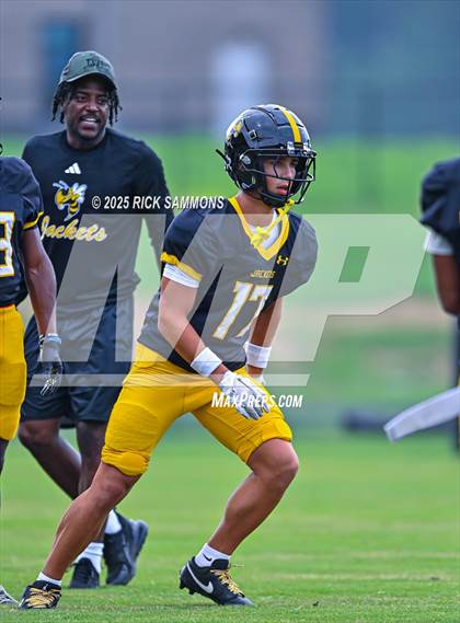 Thumbnail 3 in Montgomery Central vs Forest Hills (Scrimmage) photogallery.