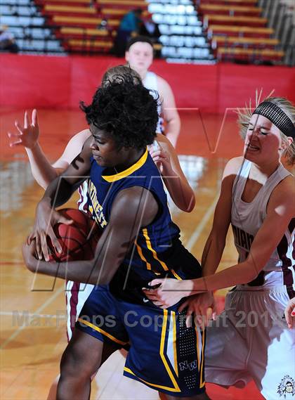 Thumbnail 1 in Hays vs. Wichita Northwest (Mid America Classic 2nd Round) photogallery.