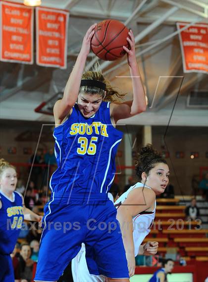 Thumbnail 3 in Manhattan vs. Olathe South (Mid America Classic) photogallery.