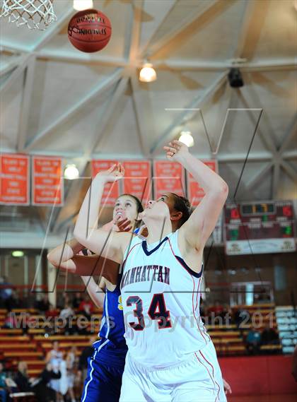 Thumbnail 3 in Manhattan vs. Olathe South (Mid America Classic) photogallery.