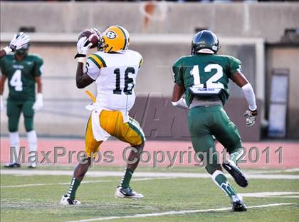 Thumbnail 3 in Harrison vs. Cass Tech (Big Day VII Prep Showdown) photogallery.