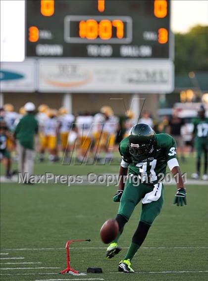 Thumbnail 3 in Harrison vs. Cass Tech (Big Day VII Prep Showdown) photogallery.