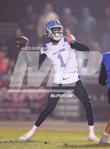 Thumbnail 3 in Bakersfield Christian vs La Habra (CIF SoCal Regional Div 2-AA) photogallery.