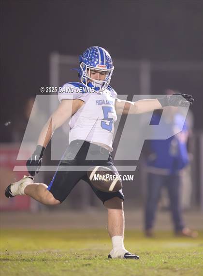 Thumbnail 2 in Bakersfield Christian vs La Habra (CIF SoCal Regional Div 2-AA) photogallery.