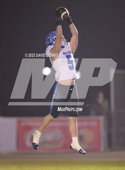 Thumbnail 3 in Bakersfield Christian vs La Habra (CIF SoCal Regional Div 2-AA) photogallery.