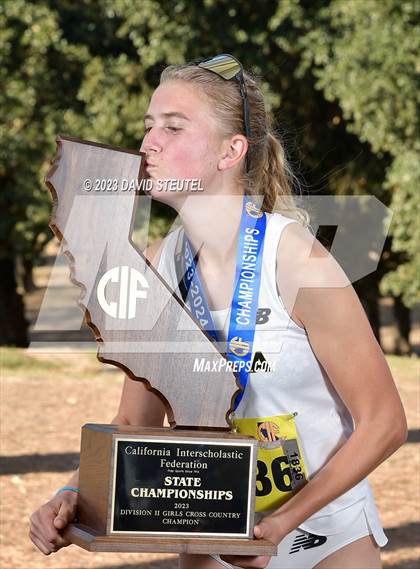 Thumbnail 2 in CIF State Cross Country Championships (Girls Awards) photogallery.