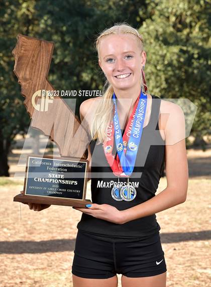 Thumbnail 2 in CIF State Cross Country Championships (Girls Awards) photogallery.