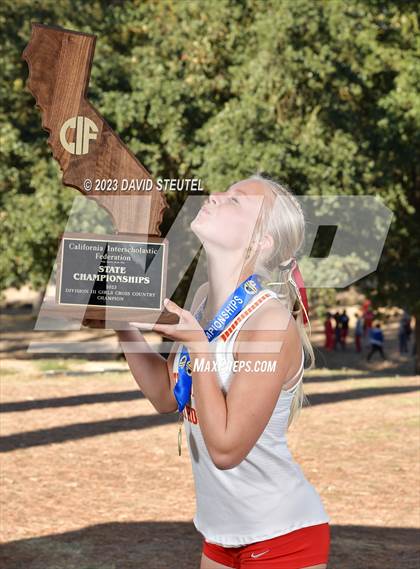 Thumbnail 2 in CIF State Cross Country Championships (Girls Awards) photogallery.