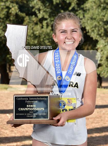 Thumbnail 2 in CIF State Cross Country Championships (Girls Awards) photogallery.