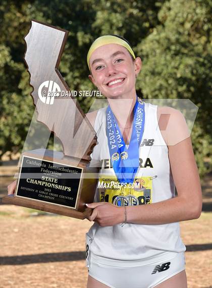 Thumbnail 2 in CIF State Cross Country Championships (Girls Awards) photogallery.