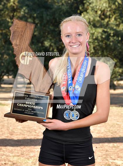 Thumbnail 3 in CIF State Cross Country Championships (Girls Awards) photogallery.