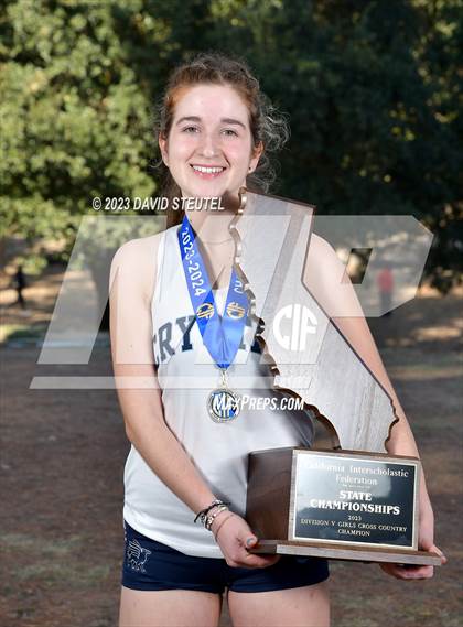 Thumbnail 2 in CIF State Cross Country Championships (Girls Awards) photogallery.
