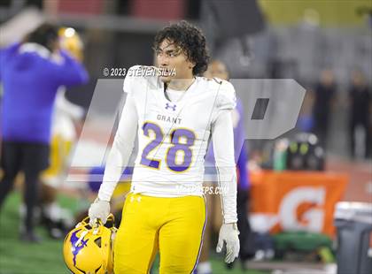 Thumbnail 3 in Grant vs. La Serna (CIF Division 2-AA State Final) photogallery.