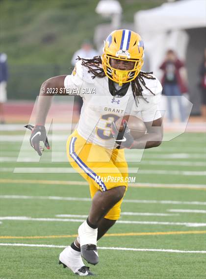 Thumbnail 3 in Grant vs. La Serna (CIF Division 2-AA State Final) photogallery.