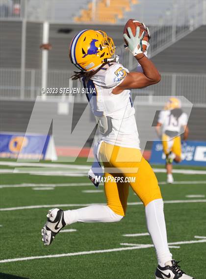 Thumbnail 1 in Grant vs. La Serna (CIF Division 2-AA State Final) photogallery.