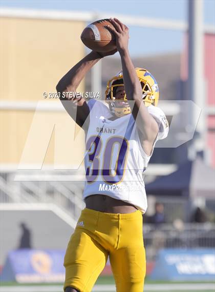 Thumbnail 3 in Grant vs. La Serna (CIF Division 2-AA State Final) photogallery.