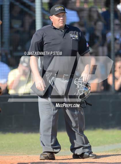 Thumbnail 2 in Berwick vs. Buckeye (LHSAA 3A Quarterfinal) photogallery.