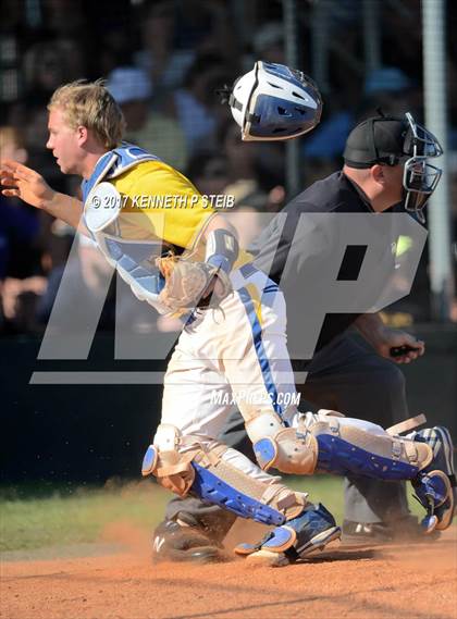 Thumbnail 2 in Berwick vs. Buckeye (LHSAA 3A Quarterfinal) photogallery.