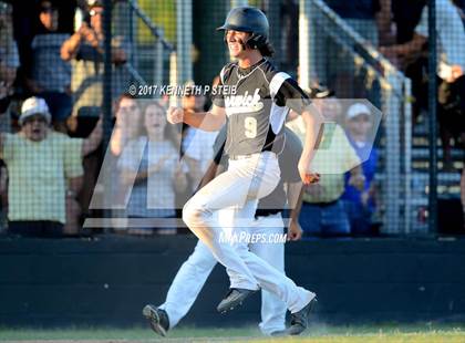 Thumbnail 3 in Berwick vs. Buckeye (LHSAA 3A Quarterfinal) photogallery.