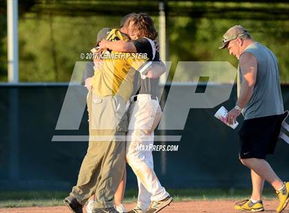 Thumbnail 2 in Berwick vs. Buckeye (LHSAA 3A Quarterfinal) photogallery.