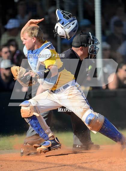Thumbnail 1 in Berwick vs. Buckeye (LHSAA 3A Quarterfinal) photogallery.