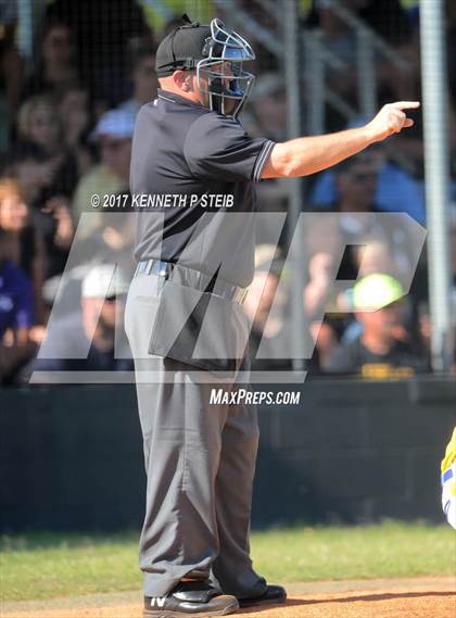 Thumbnail 1 in Berwick vs. Buckeye (LHSAA 3A Quarterfinal) photogallery.