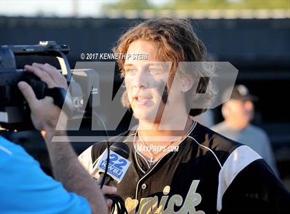 Thumbnail 1 in Berwick vs. Buckeye (LHSAA 3A Quarterfinal) photogallery.