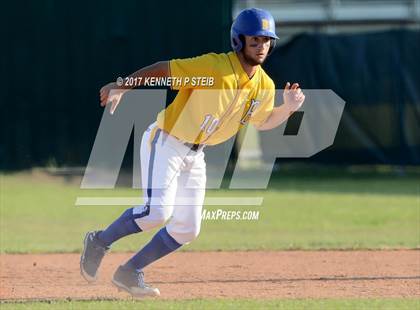 Thumbnail 1 in Berwick vs. Buckeye (LHSAA 3A Quarterfinal) photogallery.
