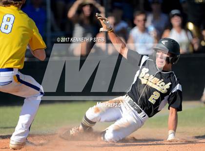 Thumbnail 3 in Berwick vs. Buckeye (LHSAA 3A Quarterfinal) photogallery.