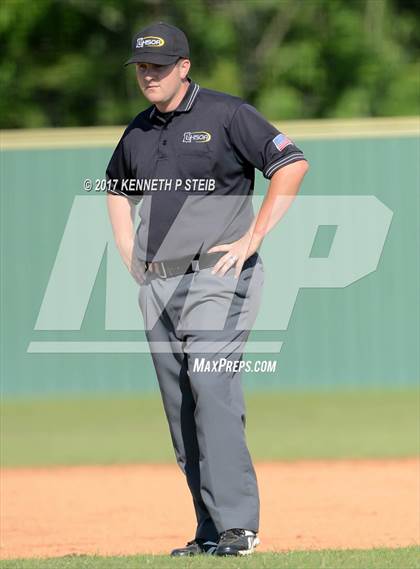 Thumbnail 3 in Berwick vs. Buckeye (LHSAA 3A Quarterfinal) photogallery.