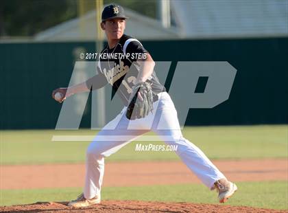 Thumbnail 2 in Berwick vs. Buckeye (LHSAA 3A Quarterfinal) photogallery.
