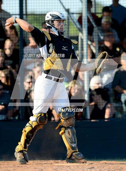 Thumbnail 2 in Berwick vs. Buckeye (LHSAA 3A Quarterfinal) photogallery.