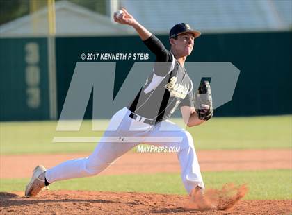 Thumbnail 2 in Berwick vs. Buckeye (LHSAA 3A Quarterfinal) photogallery.