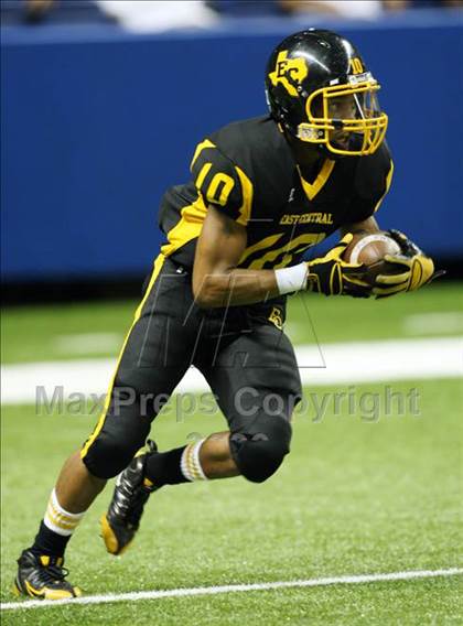 Thumbnail 2 in Steele vs. East Central (Texas Football Classic) photogallery.
