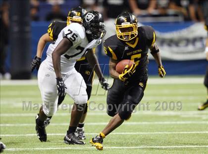 Thumbnail 2 in Steele vs. East Central (Texas Football Classic) photogallery.