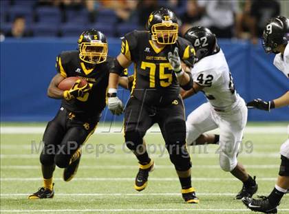 Thumbnail 2 in Steele vs. East Central (Texas Football Classic) photogallery.