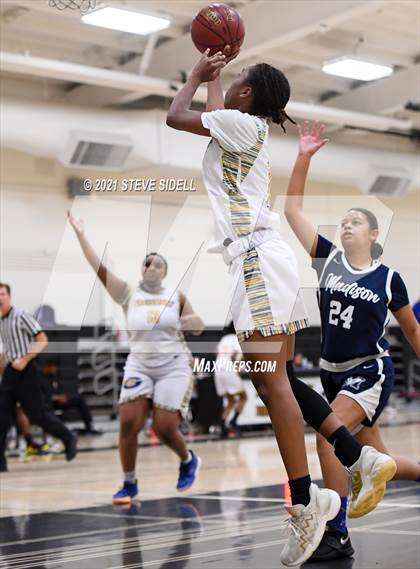 Thumbnail 1 in Madison vs. Grossmont photogallery.