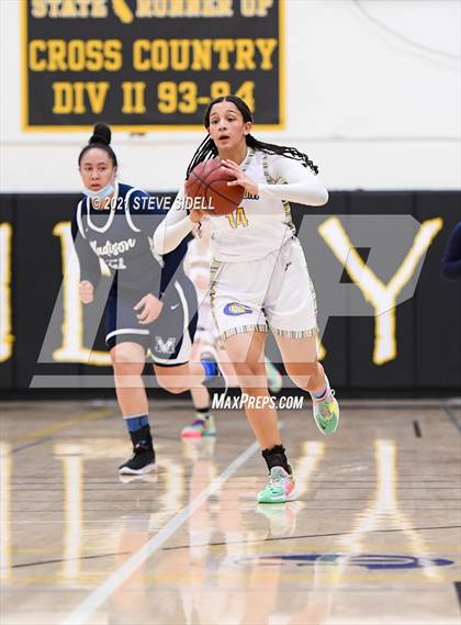 Thumbnail 3 in Madison vs. Grossmont photogallery.