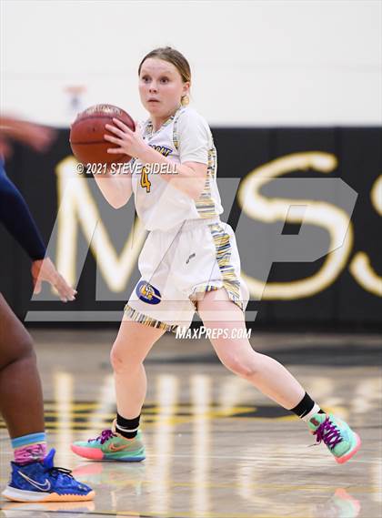 Thumbnail 1 in Madison vs. Grossmont photogallery.