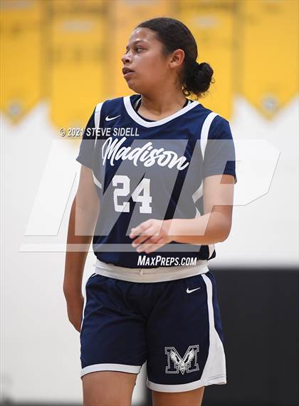 Thumbnail 1 in Madison vs. Grossmont photogallery.