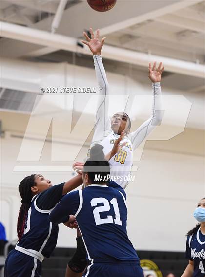 Thumbnail 2 in Madison vs. Grossmont photogallery.