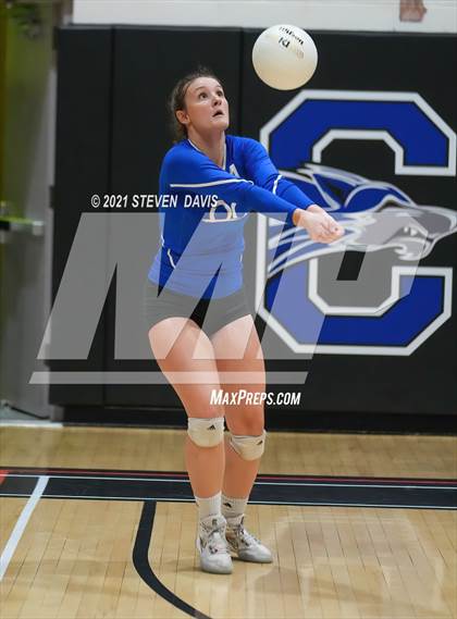 Thumbnail 1 in Gilbert vs. O'Connor photogallery.