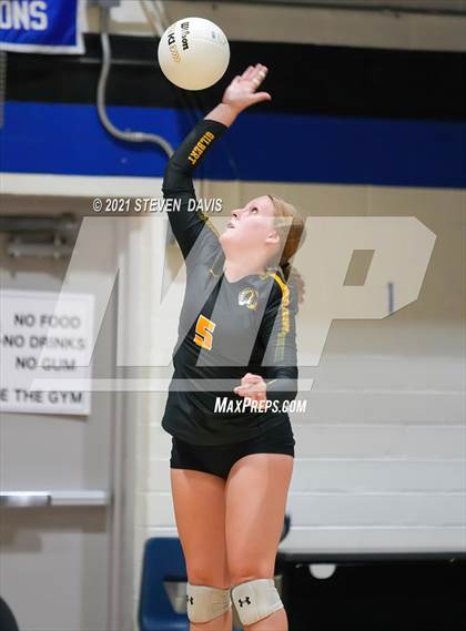 Thumbnail 2 in Gilbert vs. O'Connor photogallery.