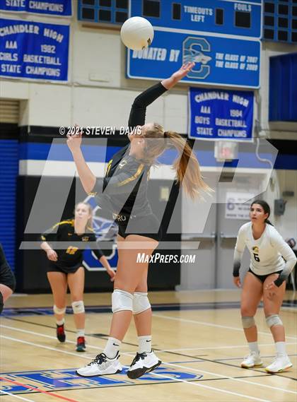 Thumbnail 3 in Gilbert vs. O'Connor photogallery.