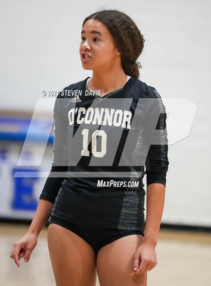Thumbnail 3 in Gilbert vs. O'Connor photogallery.