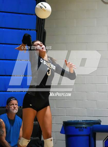 Thumbnail 2 in Gilbert vs. O'Connor photogallery.