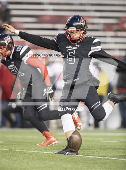 Thumbnail 2 in Muskego vs. Kimberly (WIAA D1 Final)  photogallery.